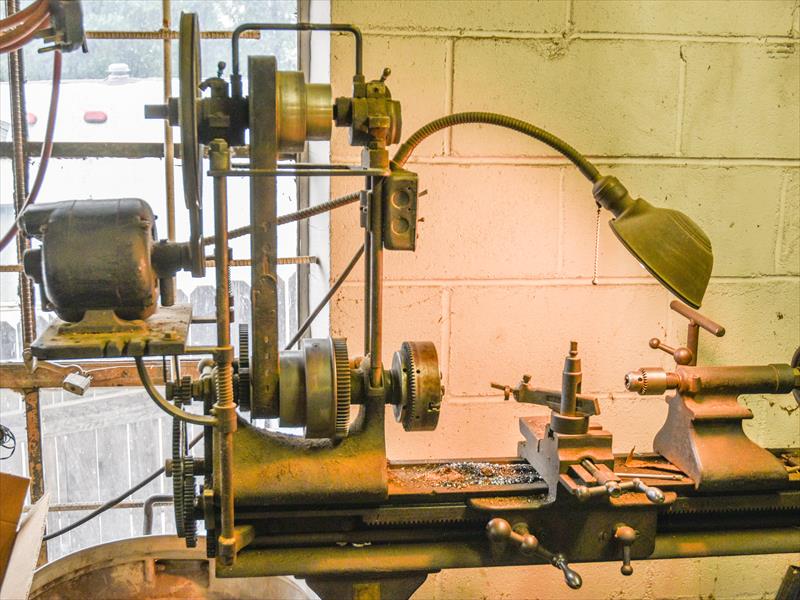 W. F. & John Barnes Co. No.5 Screw cutting machine US 300.00