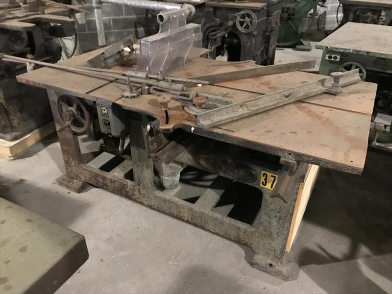 Yates American 8 Sliding table saw US 1,500.00 (CHAMBERSBURG, PA