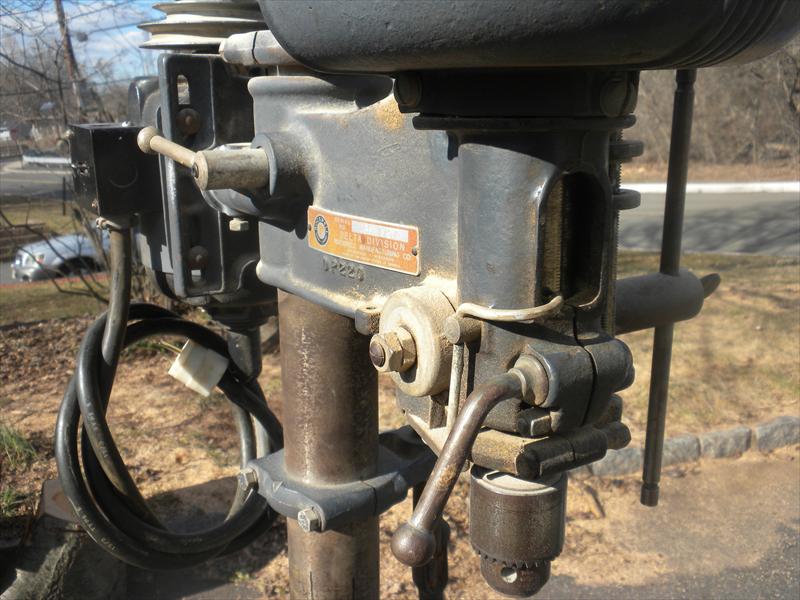 Delta DP220 14" drill press w/ foot feed & slow s US 475.00
